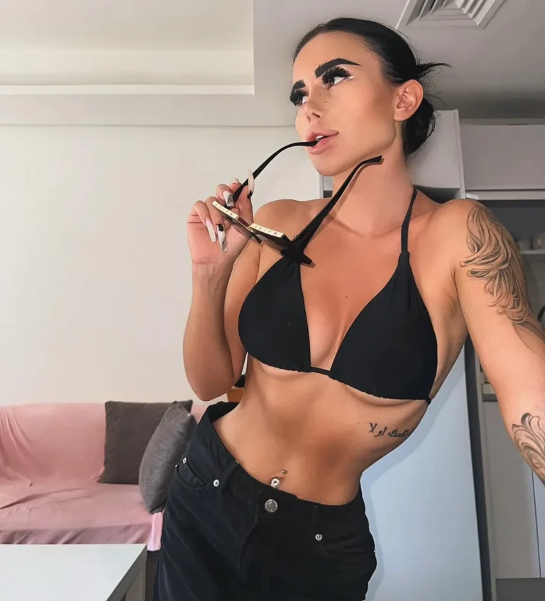 Elli — escort photo 3