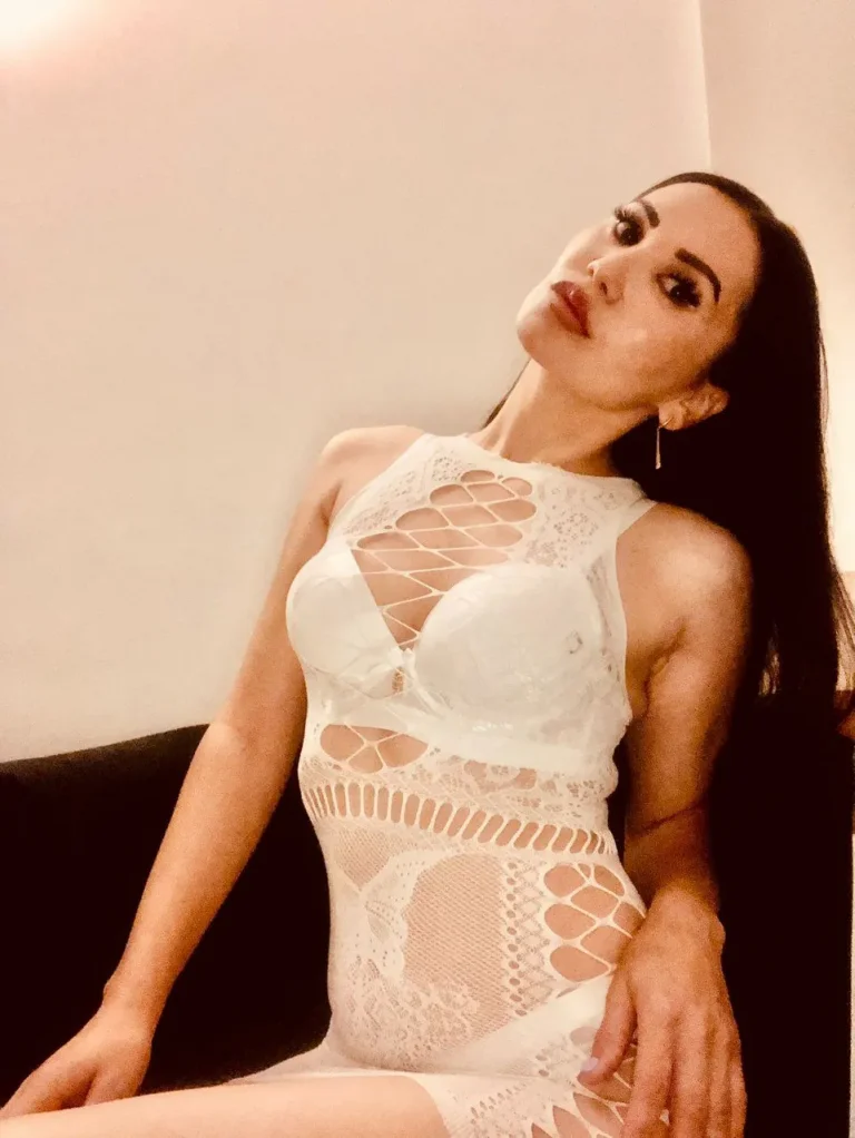 Mirella — escort photo 3
