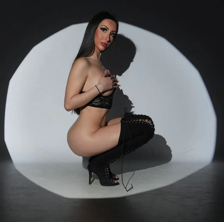 Sarah — escort photo 1
