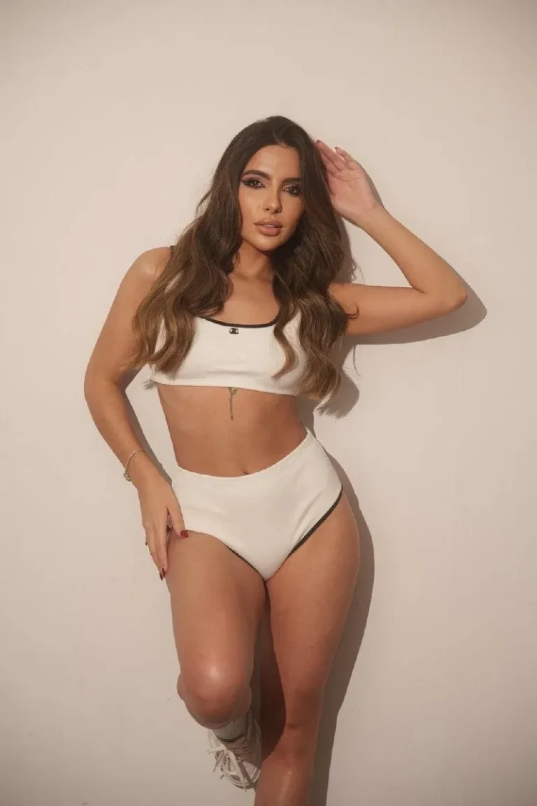 Lora — escort photo 2