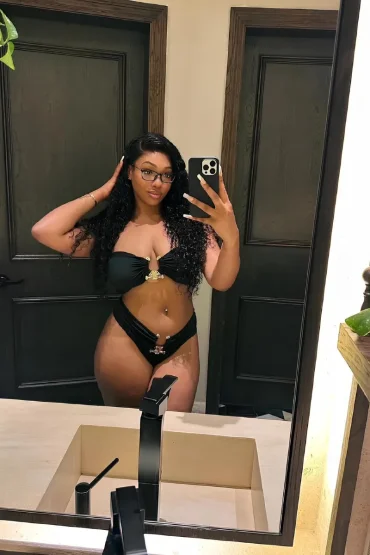 Lia - Escort in Dubai